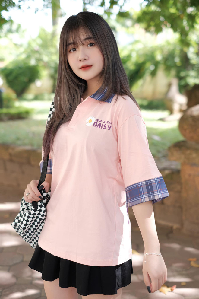 Hai hot girl trong làng streamer vừa cán mốc triệu follow khiến nhiều người nể phục